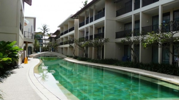 bali-suedkueste-Ramada-Resort-Camakila-Pool